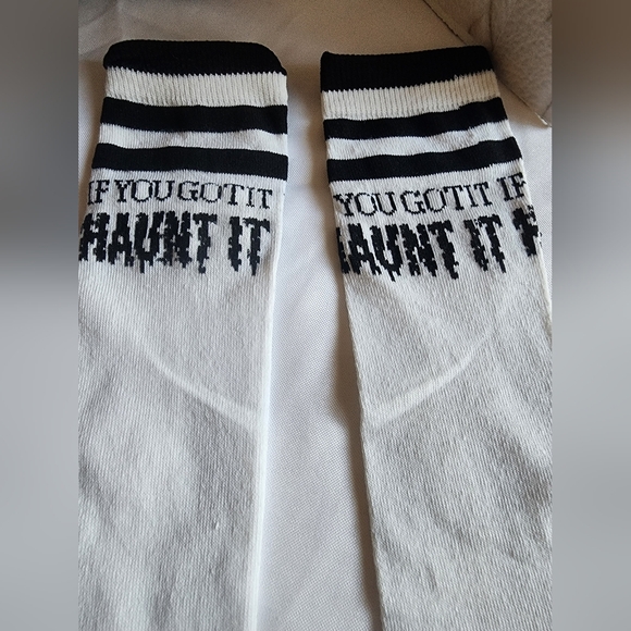 🔥SPOOKY "IF YOU GOT IT HAUNT IT" SOCKS🔥 - Picture 5 of 6